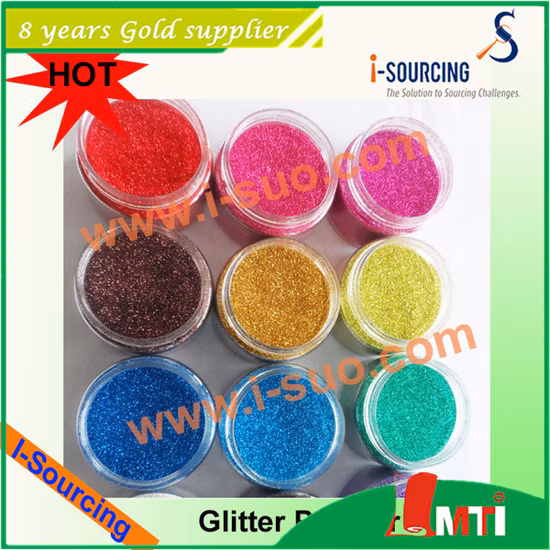 Handbemaltes Keramik-Haushandwerk in weißer und roter Farbe für die Weihnachtsdekoration